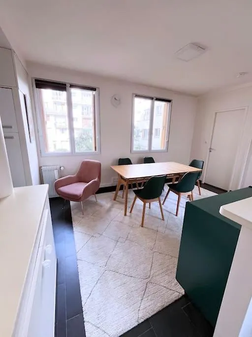 Elegance Parisienne T2 Raffine Au Coeur De Paris Apartment 0*,  France